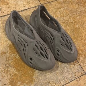 Yeezy Gray Sandals with Organic Design and Ventilation